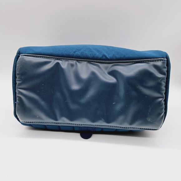 LUG | fliptop toiletry makeup case - Picture 5 of 9